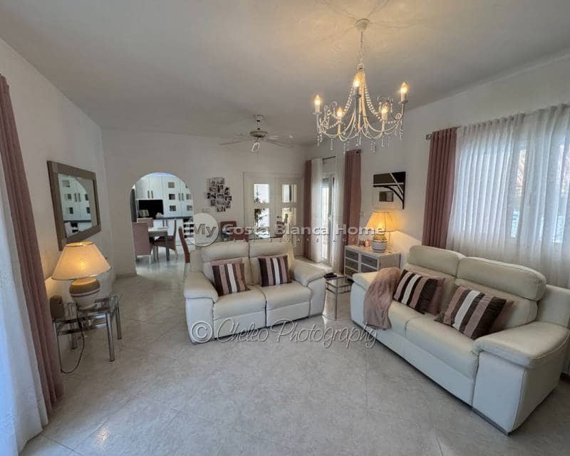 3 bedroom Villa for sale in Catral with pool - € 425,000 (Ref: 9911991)