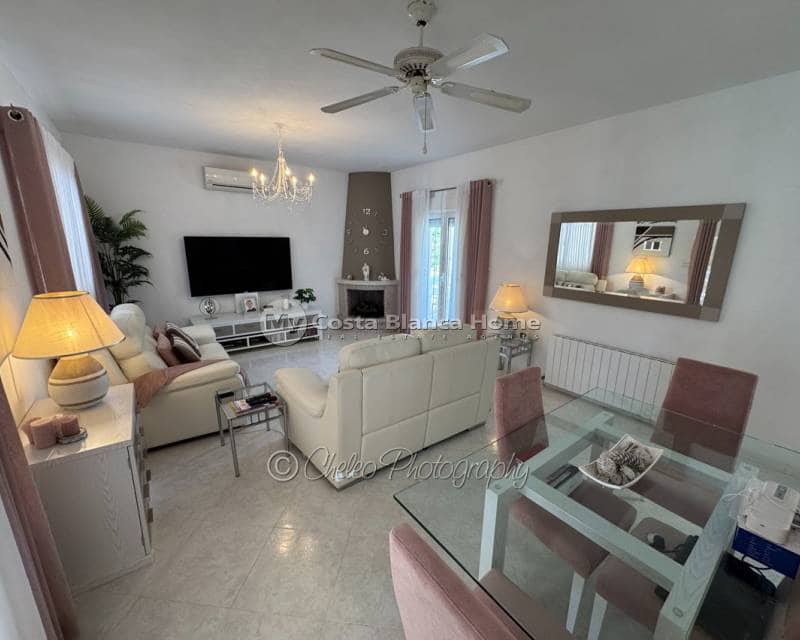 3 bedroom Villa for sale in Catral with pool - € 425,000 (Ref: 9911991)