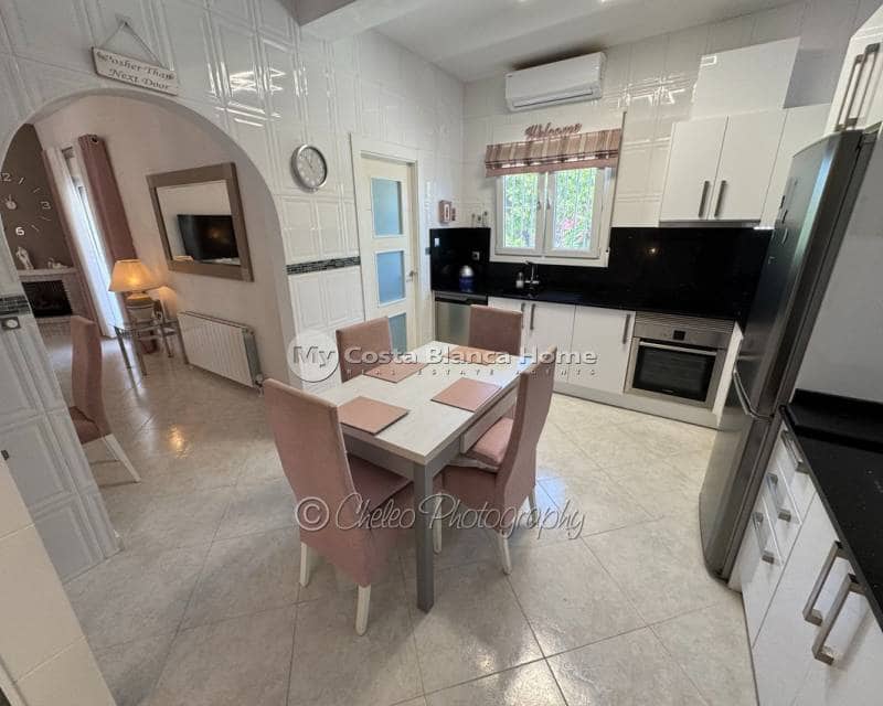 3 bedroom Villa for sale in Catral with pool - € 425,000 (Ref: 9911991)