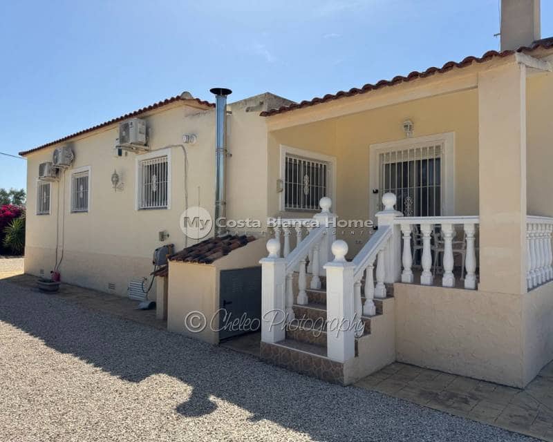 3 bedroom Villa for sale in Catral with pool - € 425,000 (Ref: 9911991)