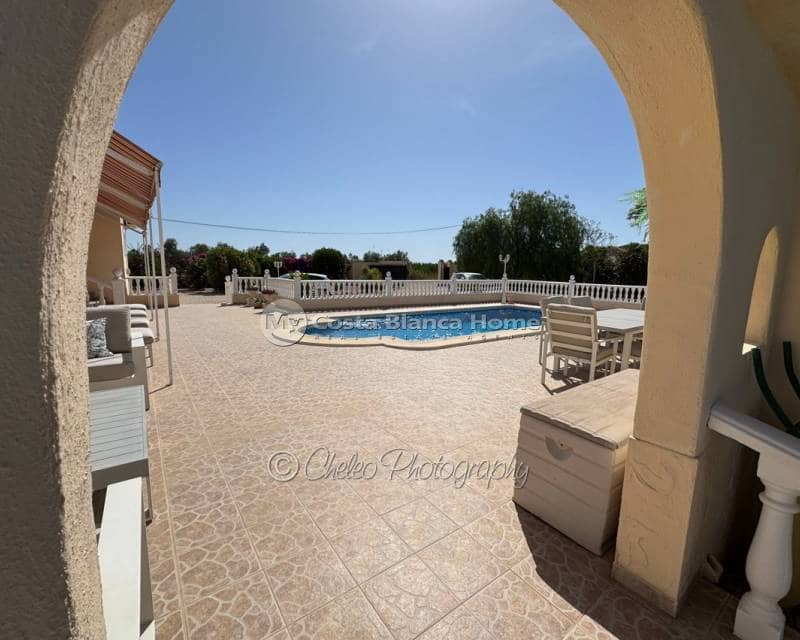 3 bedroom Villa for sale in Catral with pool - € 425,000 (Ref: 9911991)