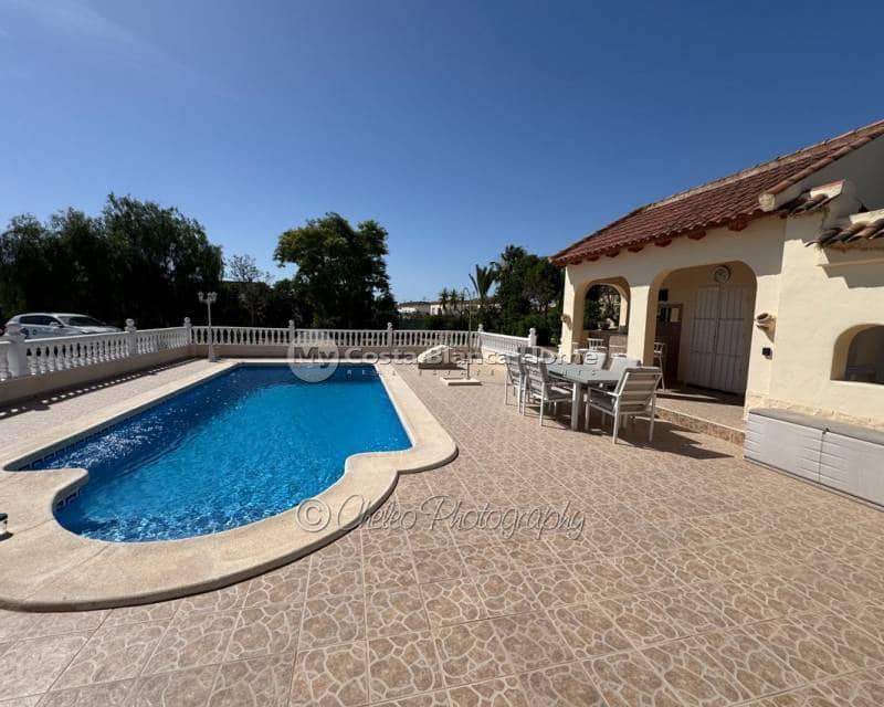 3 bedroom Villa for sale in Catral with pool - € 425,000 (Ref: 9911991)