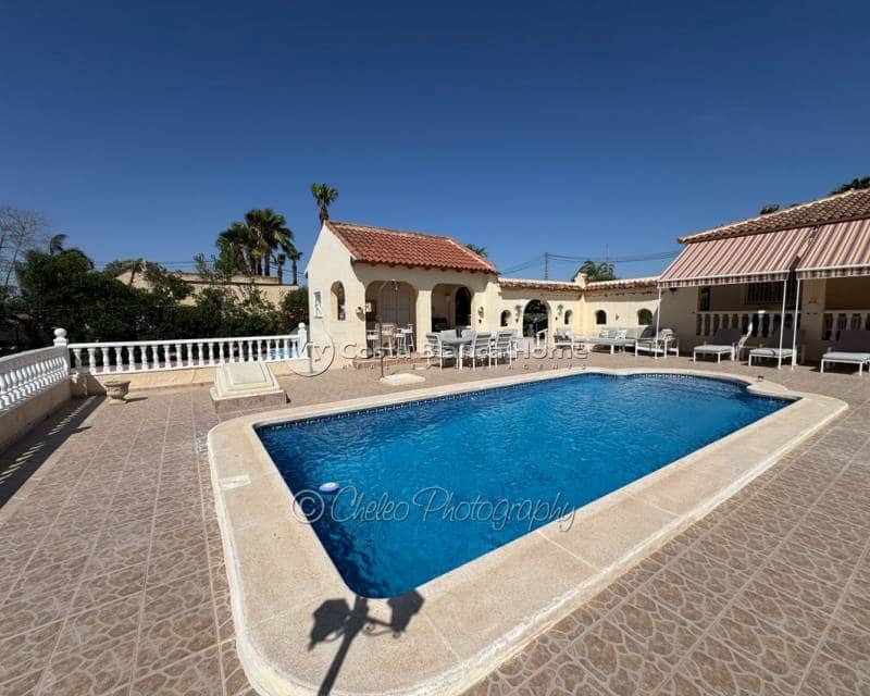 3 bedroom Villa for sale in Catral with pool - € 425,000 (Ref: 9911991)