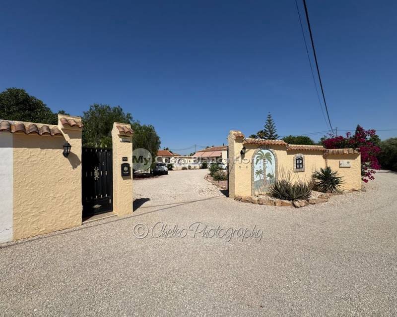 3 bedroom Villa for sale in Catral with pool - € 425,000 (Ref: 9911991)