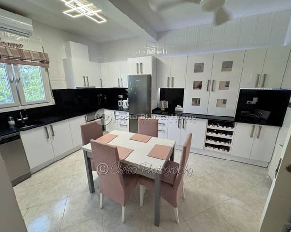 3 sovrum Finca/Hus på landet till salu i Catral med pool - 439 000 € (Ref: 9911991)