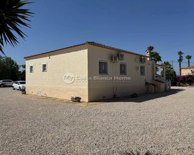 3 bedroom Villa for sale in Catral with pool - € 425,000 (Ref: 9911991)