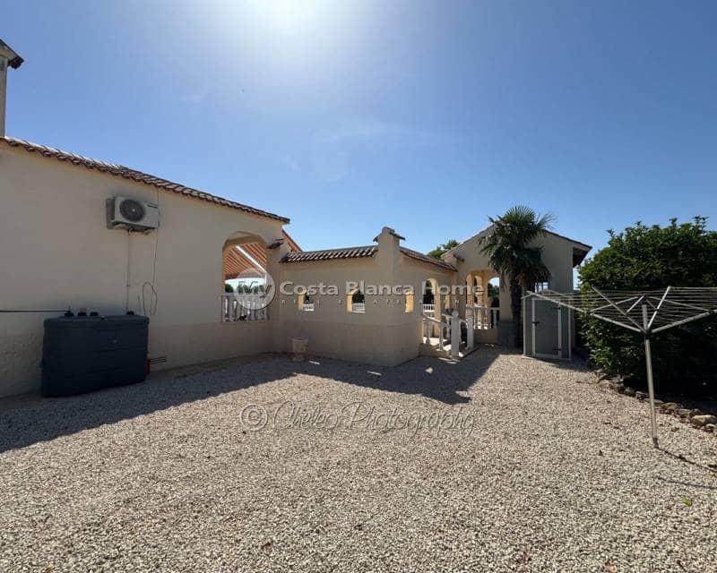 3 bedroom Villa for sale in Catral with pool - € 425,000 (Ref: 9911991)