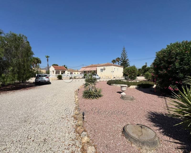 3 bedroom Villa for sale in Catral with pool - € 425,000 (Ref: 9911991)