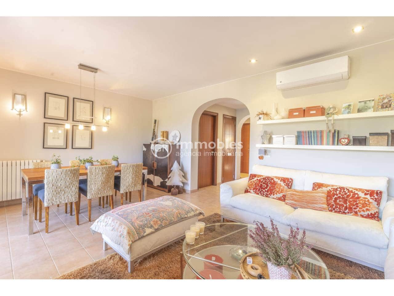 3 bedroom Townhouse for sale in Buger with garage - € 560,000 (Ref: 9437940)