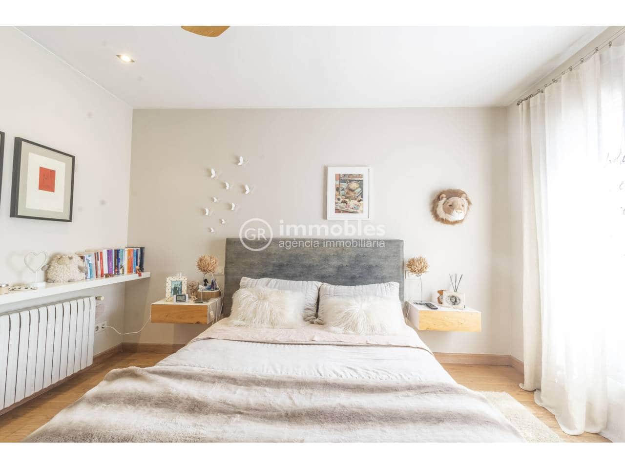 3 bedroom Townhouse for sale in Buger with garage - € 560,000 (Ref: 9437940)