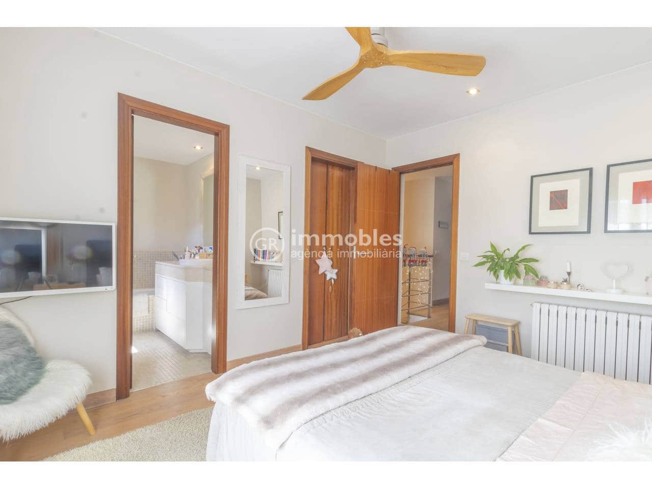 3 bedroom Townhouse for sale in Buger with garage - € 560,000 (Ref: 9437940)