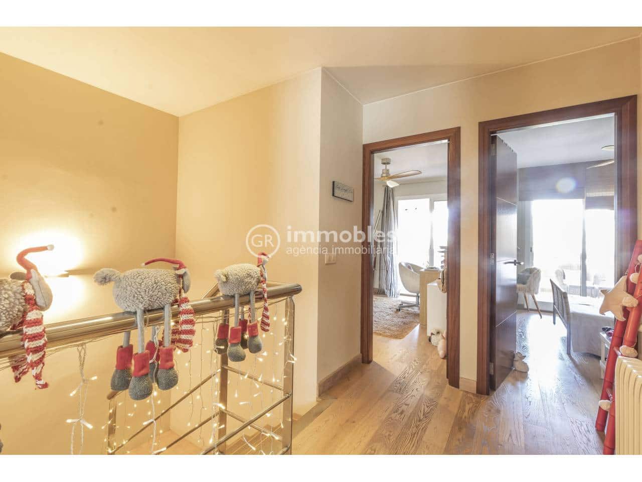 3 bedroom Townhouse for sale in Buger with garage - € 560,000 (Ref: 9437940)