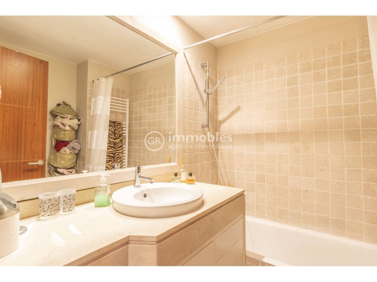 3 bedroom Townhouse for sale in Buger with garage - € 560,000 (Ref: 9437940)