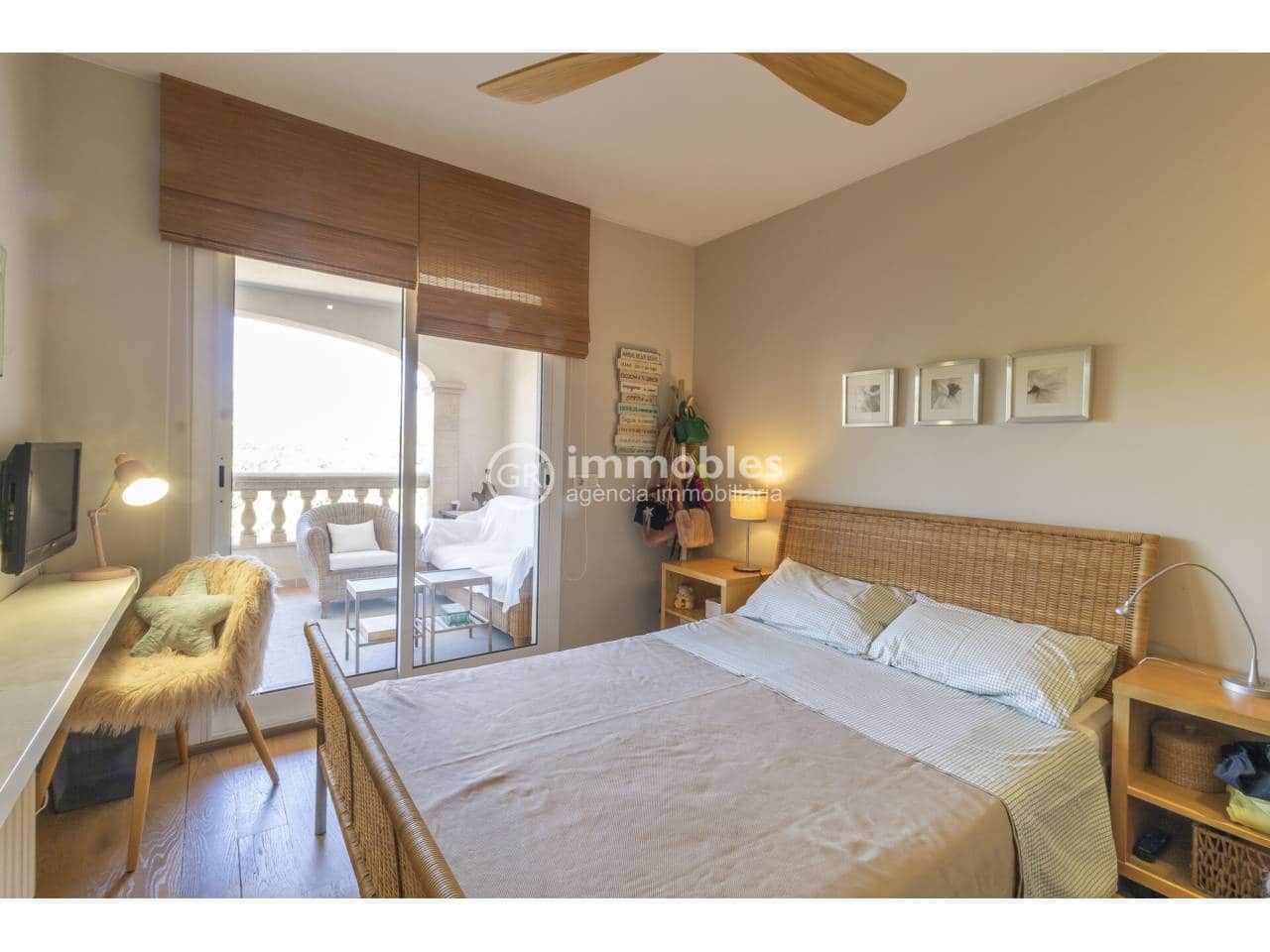 3 bedroom Townhouse for sale in Buger with garage - € 560,000 (Ref: 9437940)