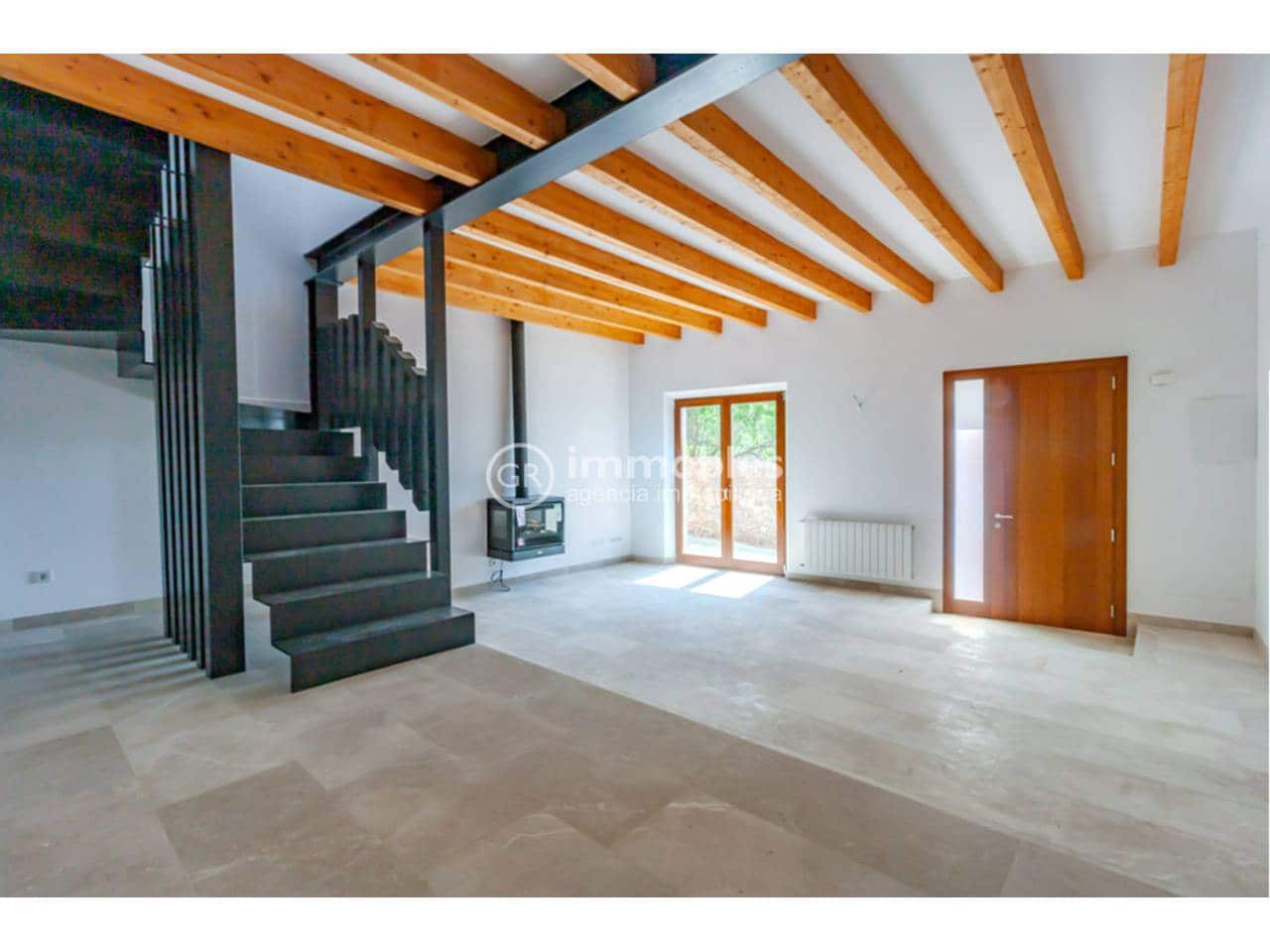 3 bedroom Semi-detached Villa for sale in Alaro with pool garage - € 980,000 (Ref: 9437941)