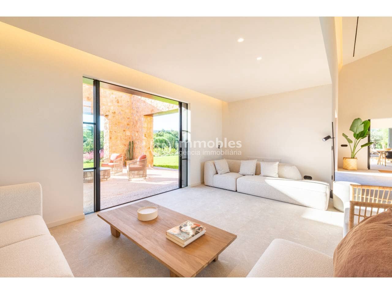 6 bedroom Villa for sale in Santa Maria del Cami with pool garage - € 5,500,000 (Ref: 9437946)