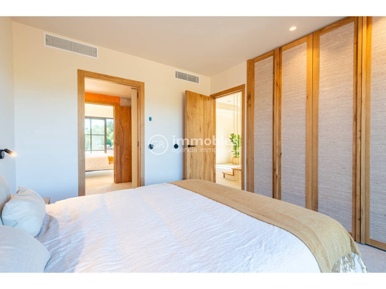 6 bedroom Villa for sale in Santa Maria del Cami with pool garage - € 5,500,000 (Ref: 9437946)