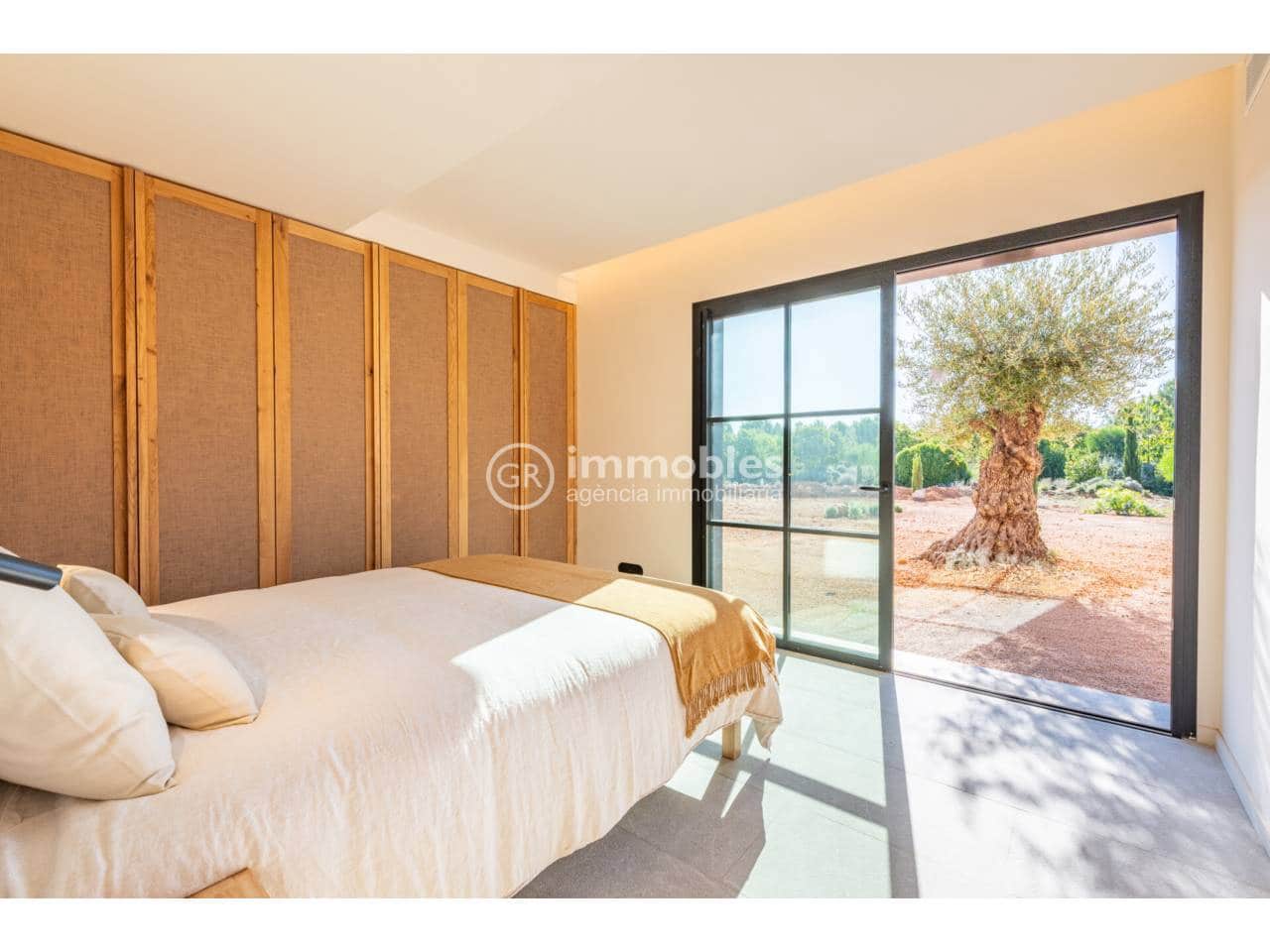 6 bedroom Villa for sale in Santa Maria del Cami with pool garage - € 5,500,000 (Ref: 9437946)