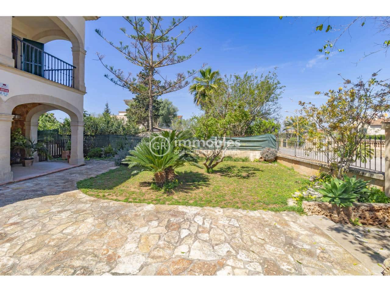 3 bedroom Villa for sale in Llucmajor with pool garage - € 999,000 (Ref: 9437951)