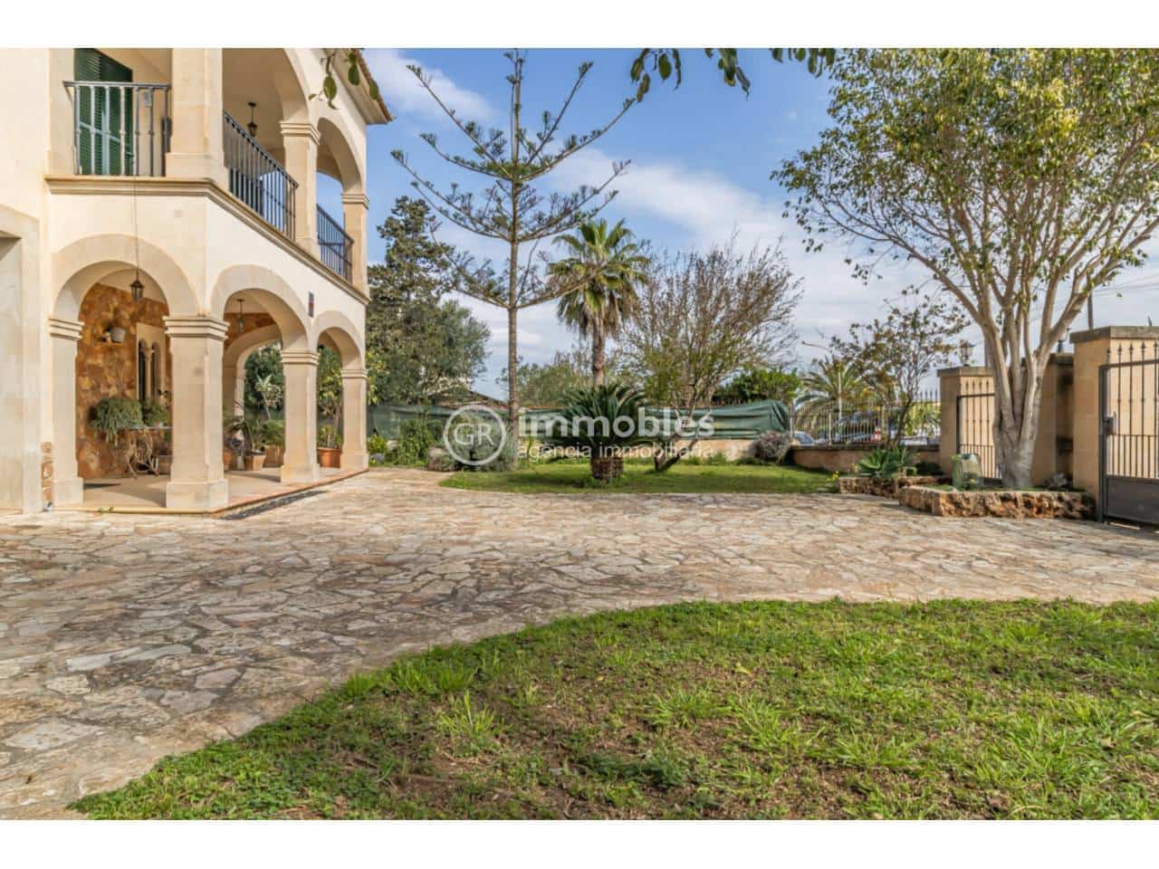 3 bedroom Villa for sale in Llucmajor with pool garage - € 999,000 (Ref: 9437951)