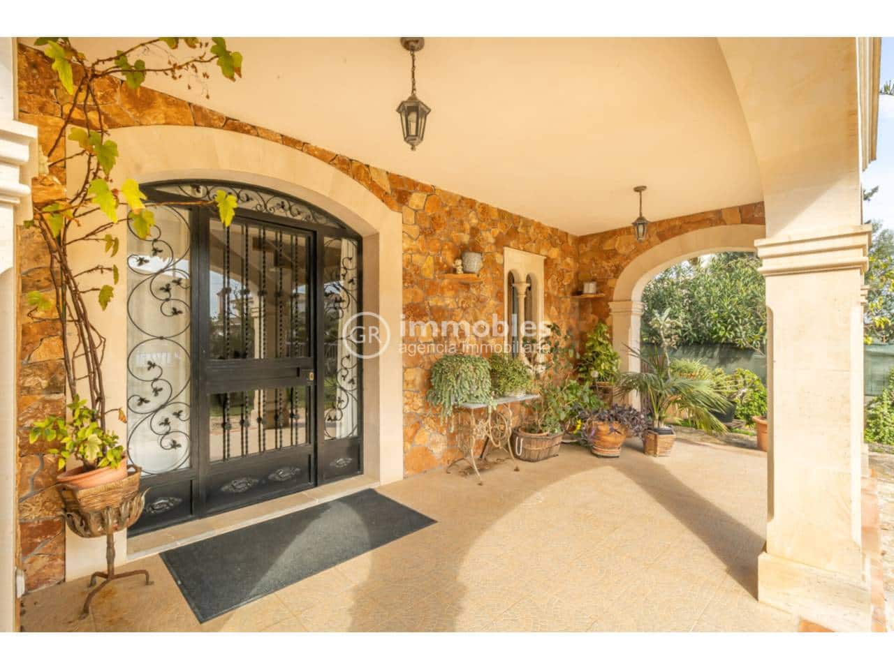 3 bedroom Villa for sale in Llucmajor with pool garage - € 999,000 (Ref: 9437951)