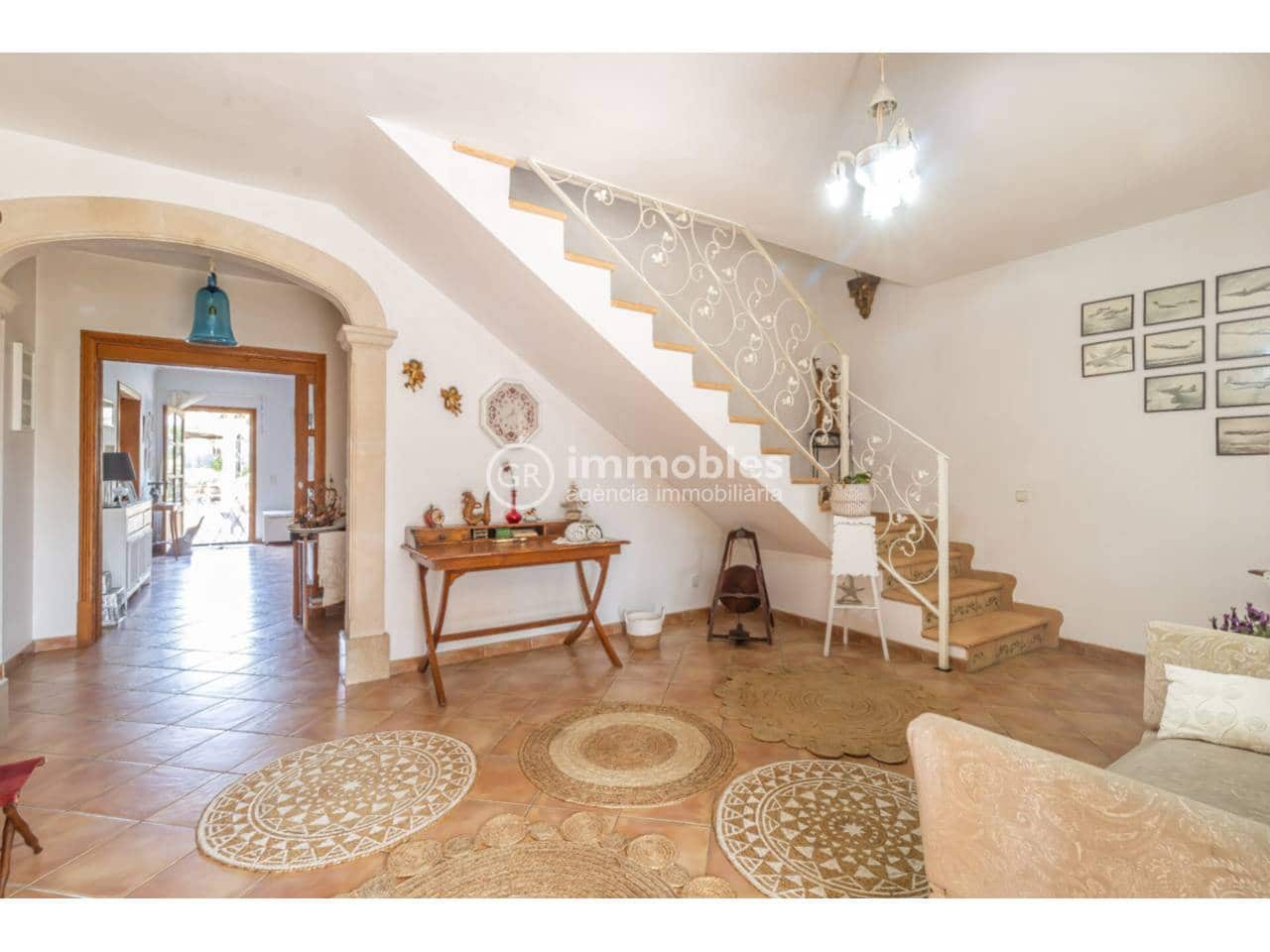 3 bedroom Villa for sale in Llucmajor with pool garage - € 999,000 (Ref: 9437951)