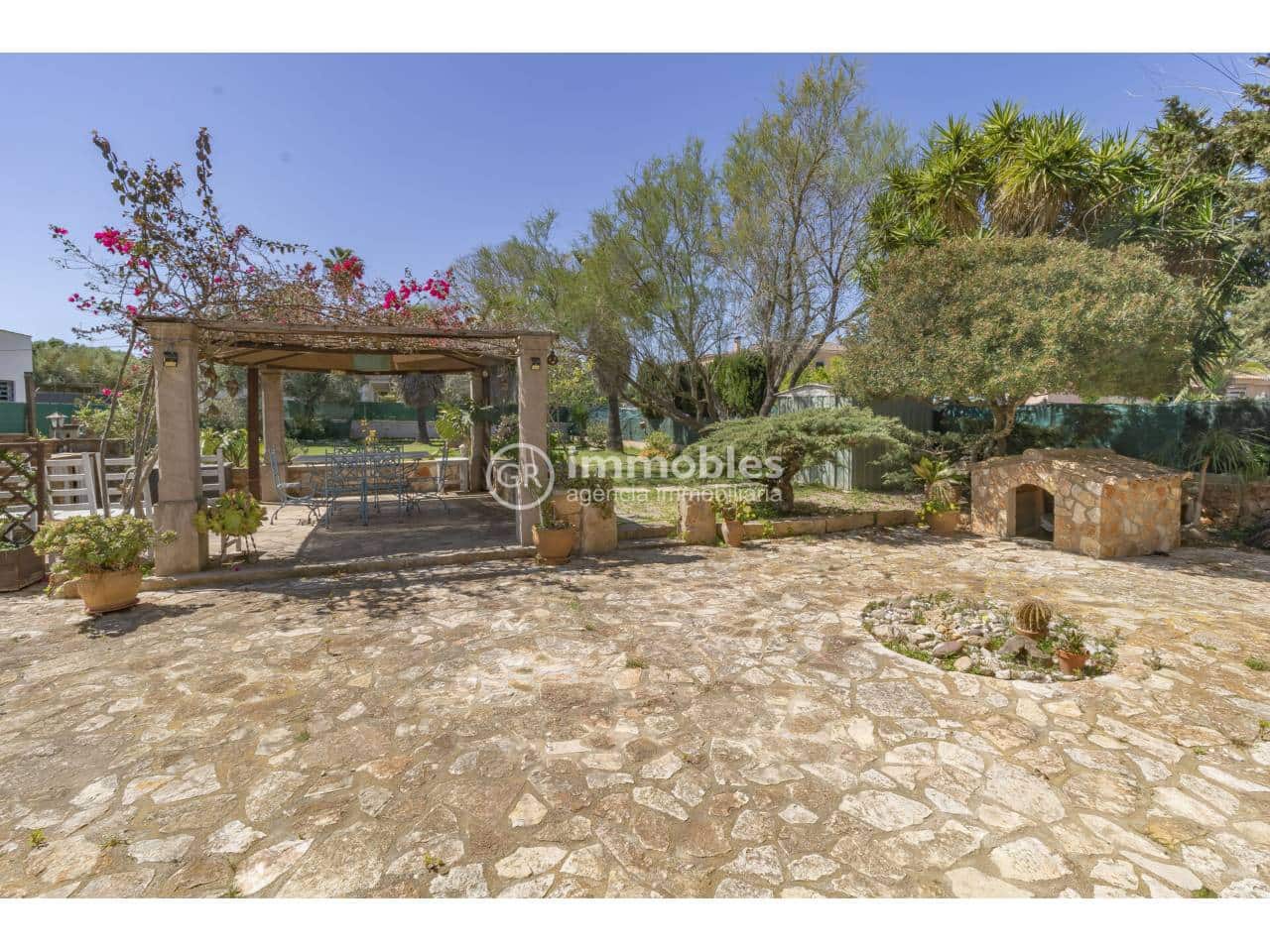 3 bedroom Villa for sale in Llucmajor with pool garage - € 999,000 (Ref: 9437951)