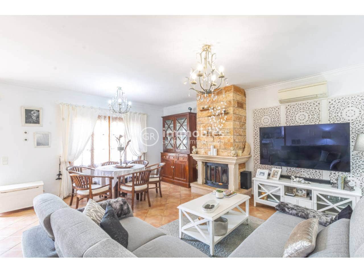 3 bedroom Villa for sale in Llucmajor with pool garage - € 999,000 (Ref: 9437951)