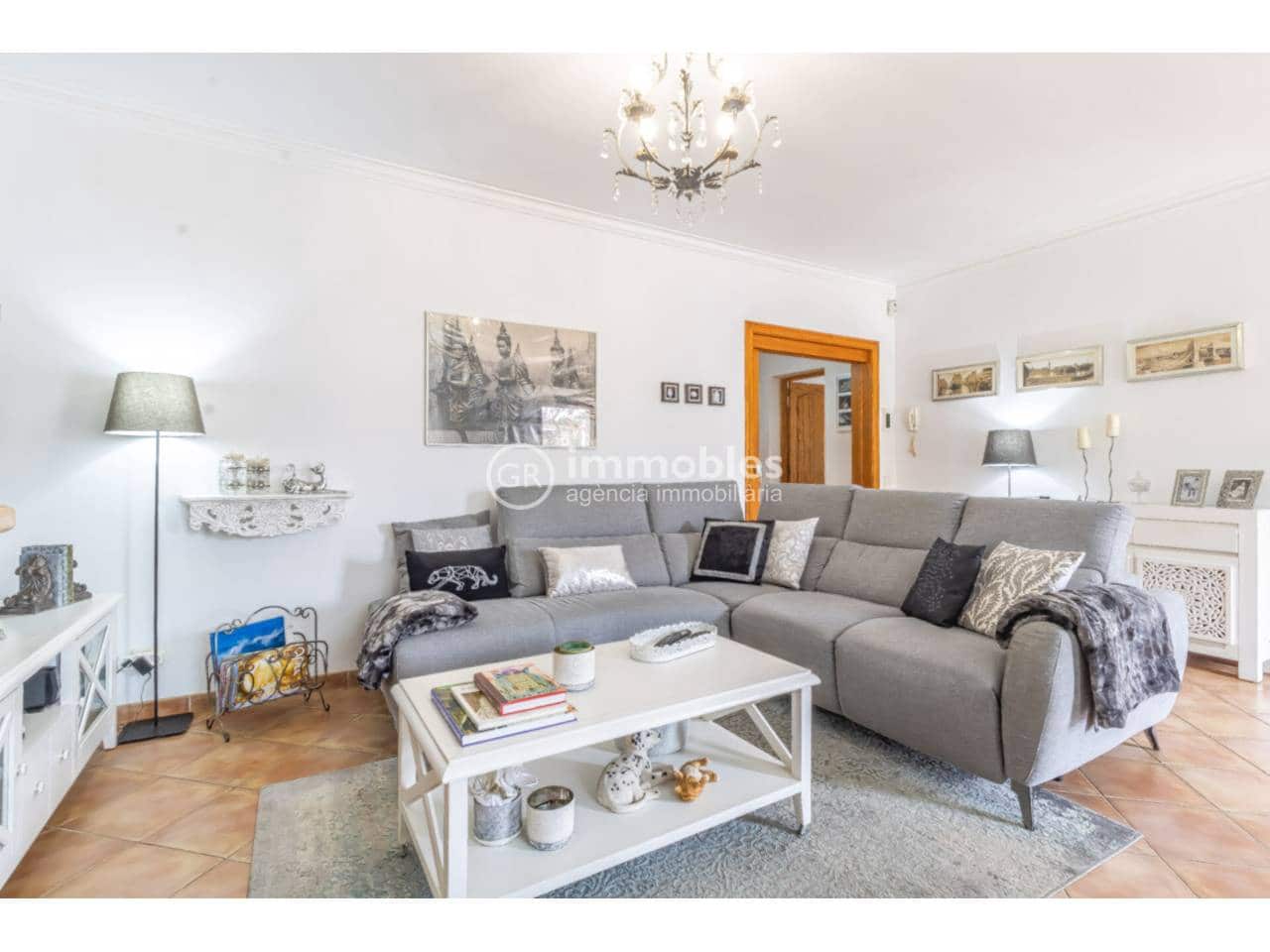 3 bedroom Villa for sale in Llucmajor with pool garage - € 999,000 (Ref: 9437951)