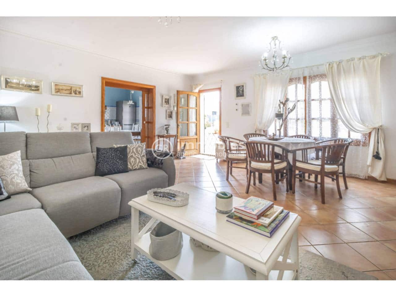 3 bedroom Villa for sale in Llucmajor with pool garage - € 999,000 (Ref: 9437951)