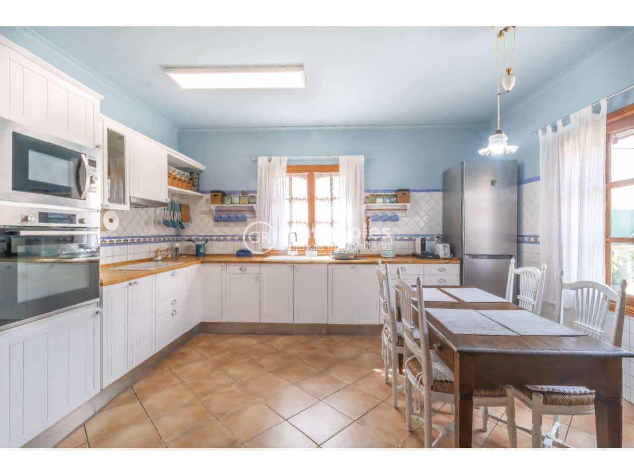 3 bedroom Villa for sale in Llucmajor with pool garage - € 999,000 (Ref: 9437951)