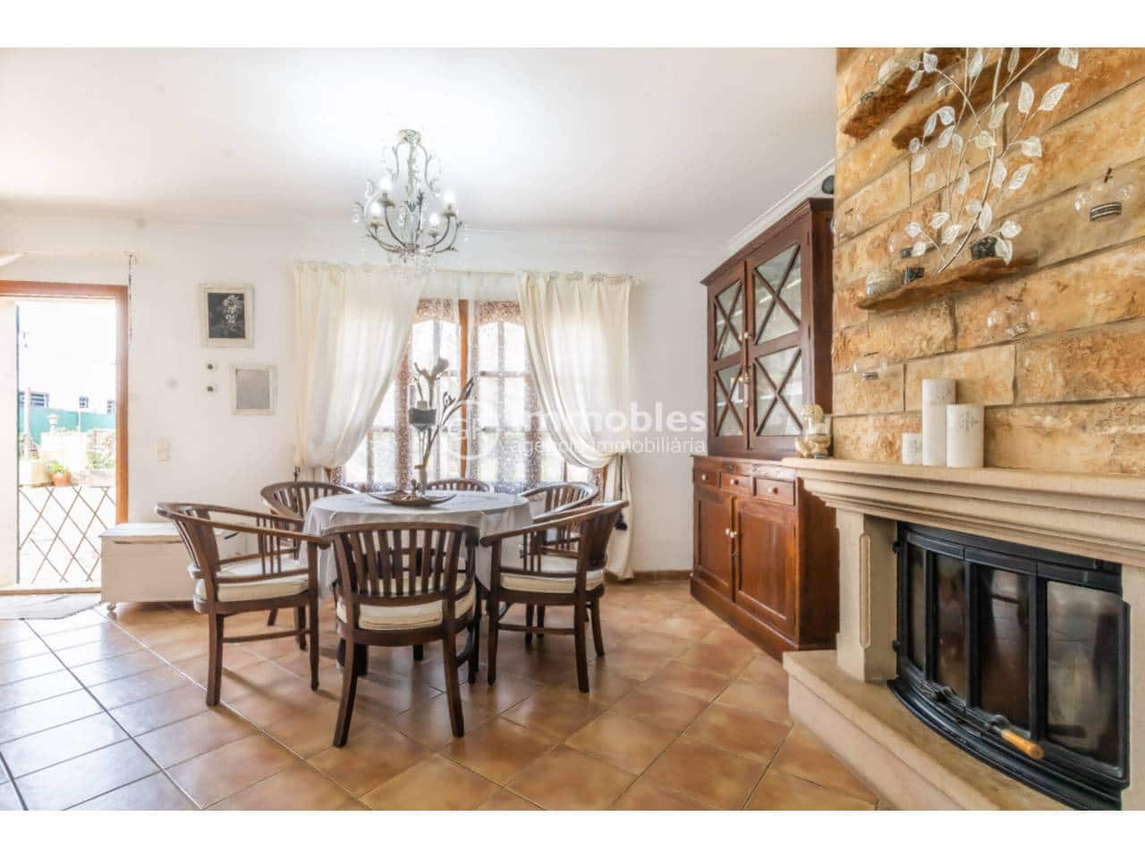 3 bedroom Villa for sale in Llucmajor with pool garage - € 999,000 (Ref: 9437951)