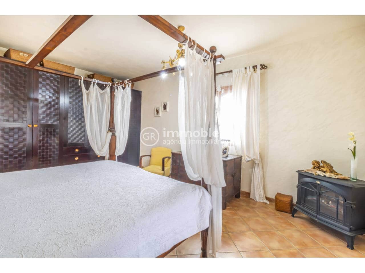 3 bedroom Villa for sale in Llucmajor with pool garage - € 999,000 (Ref: 9437951)