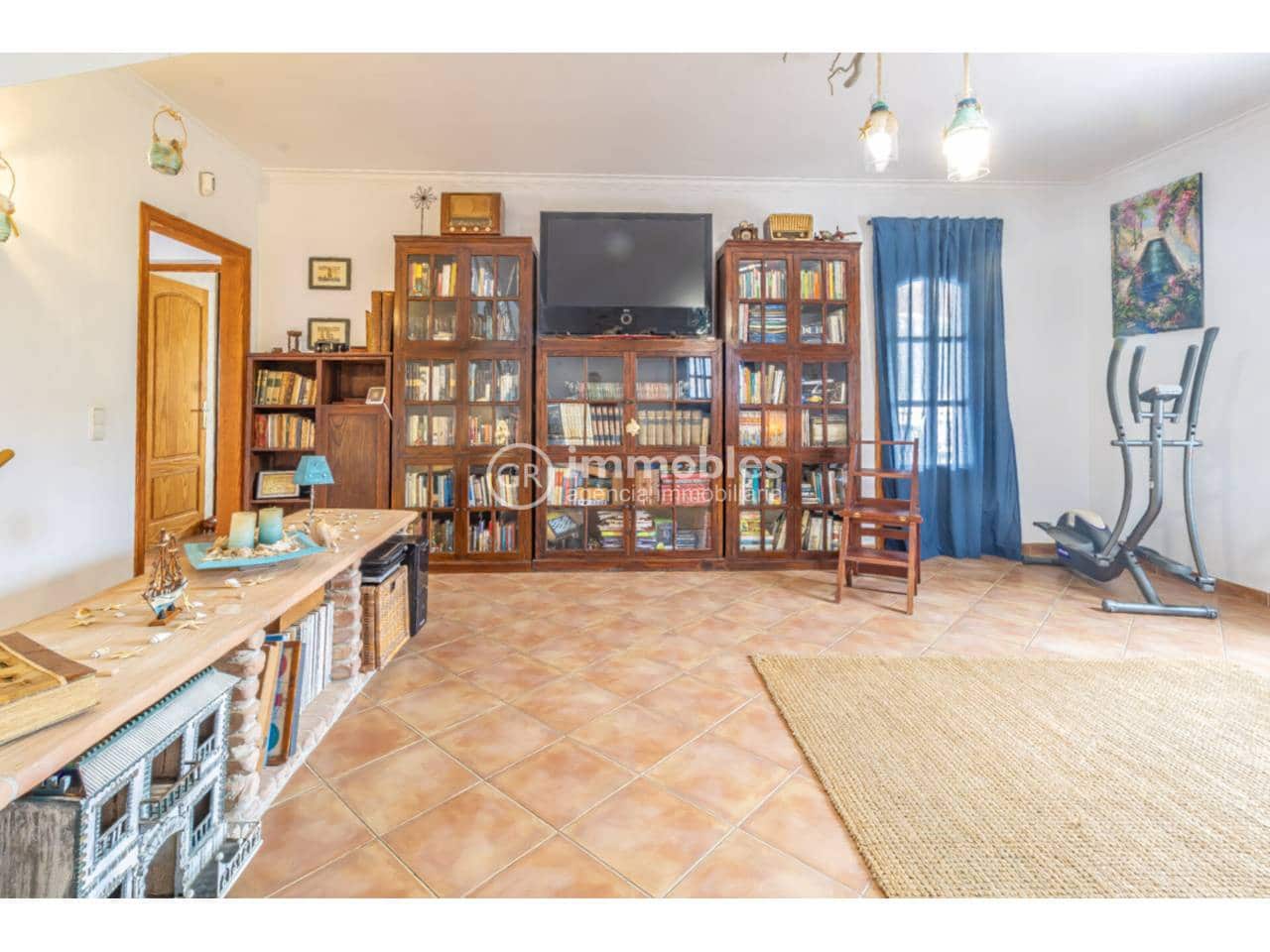 3 bedroom Villa for sale in Llucmajor with pool garage - € 999,000 (Ref: 9437951)