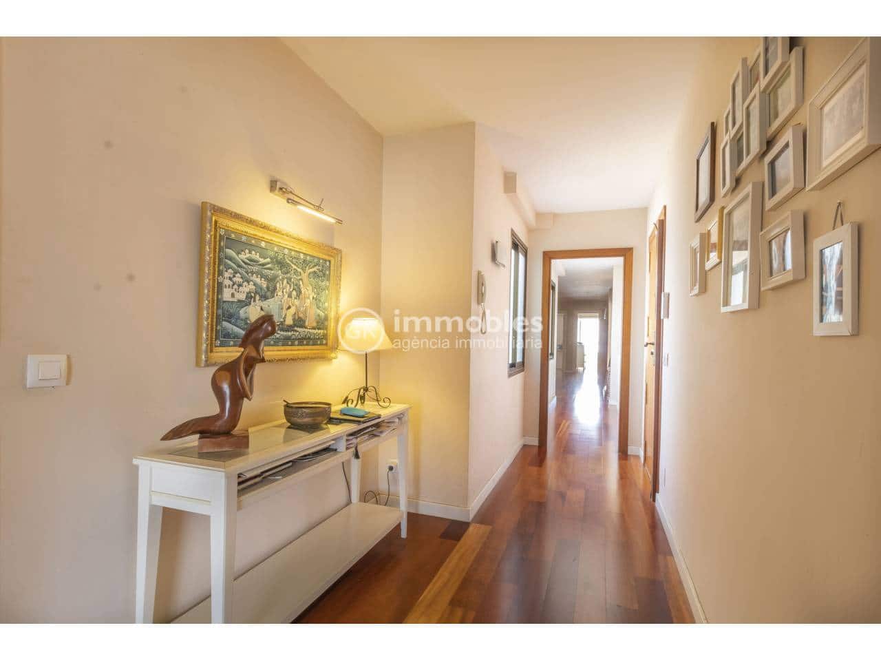 4 bedroom Flat for sale in Palma de Mallorca - € 890,000 (Ref: 9437963)