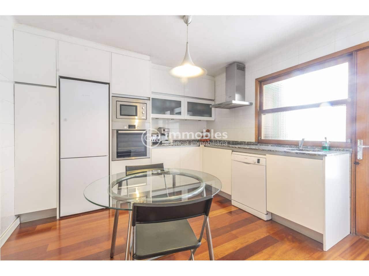 4 bedroom Flat for sale in Palma de Mallorca - € 890,000 (Ref: 9437963)