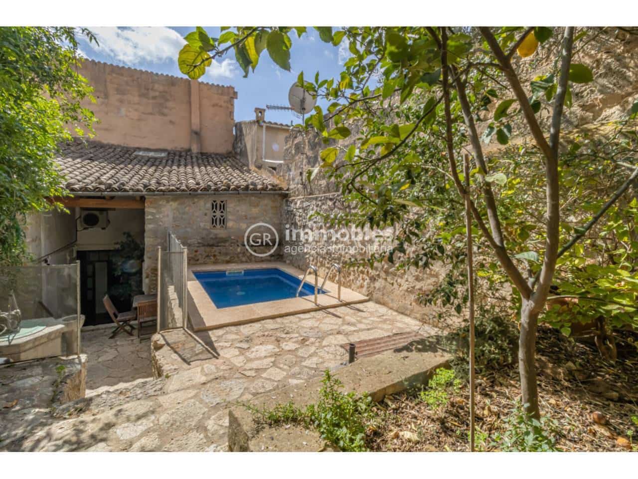 4 bedroom Villa for sale in Lloseta with pool garage - € 540,000 (Ref: 9437992)