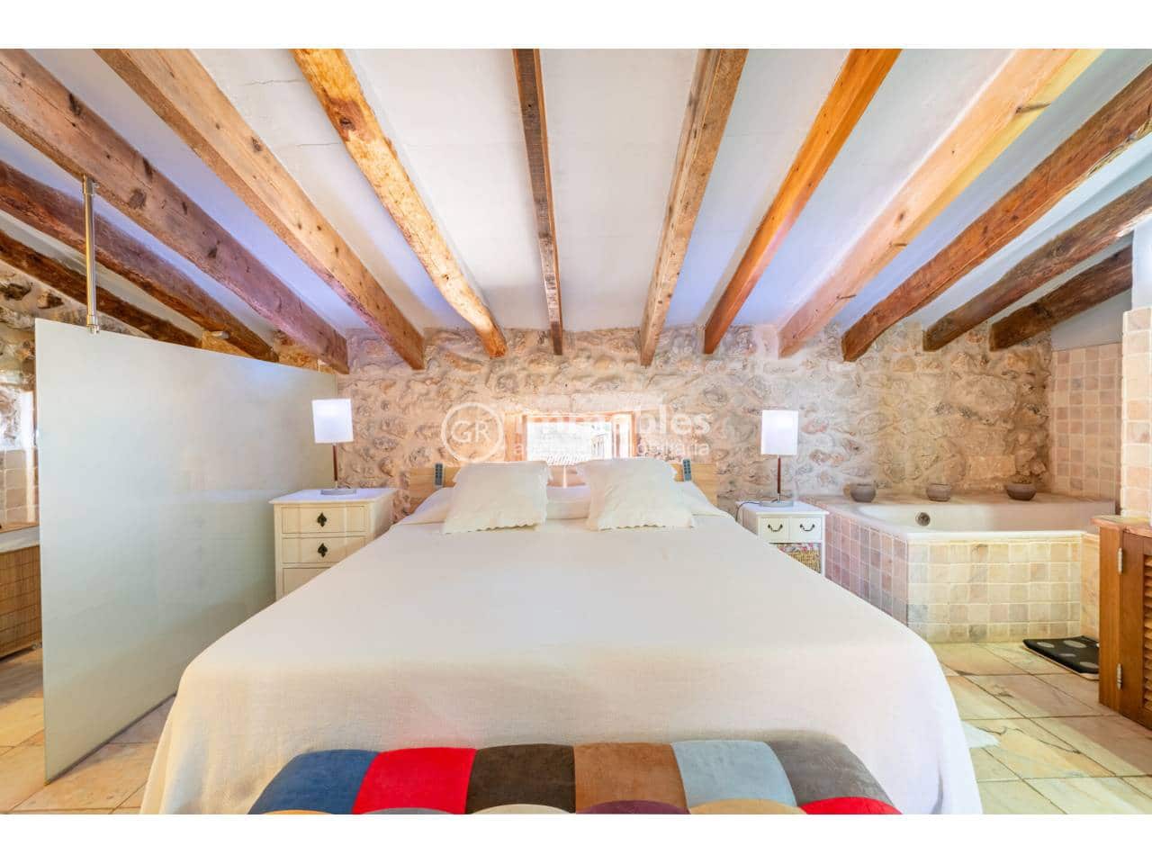 5 makuuhuone Omakotitalo myytävänä paikassa Caimari mukana uima-altaan 
autotalli - 995 000 € (Ref: 9438635)