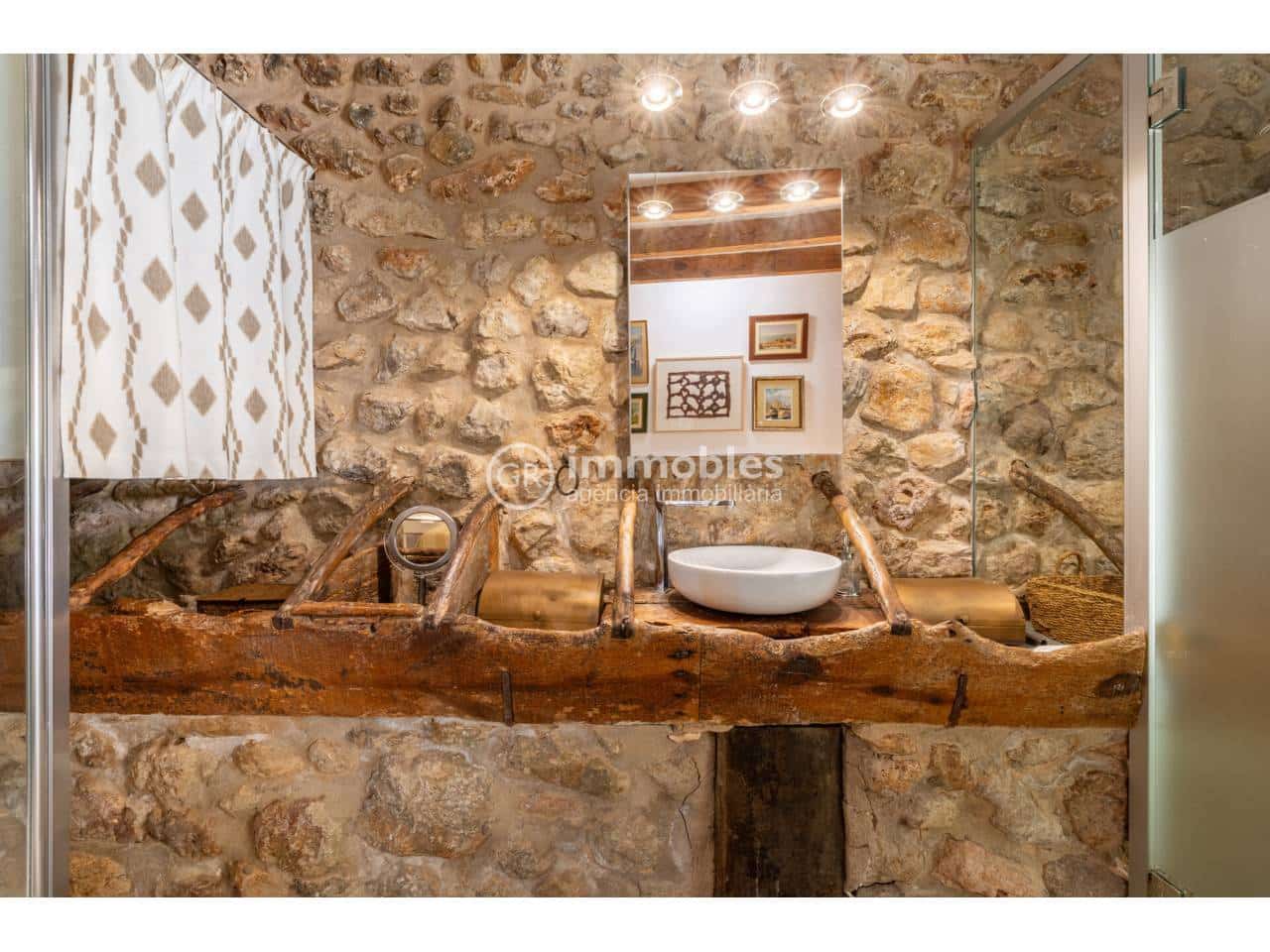 5 makuuhuone Omakotitalo myytävänä paikassa Caimari mukana uima-altaan 
autotalli - 995 000 € (Ref: 9438635)