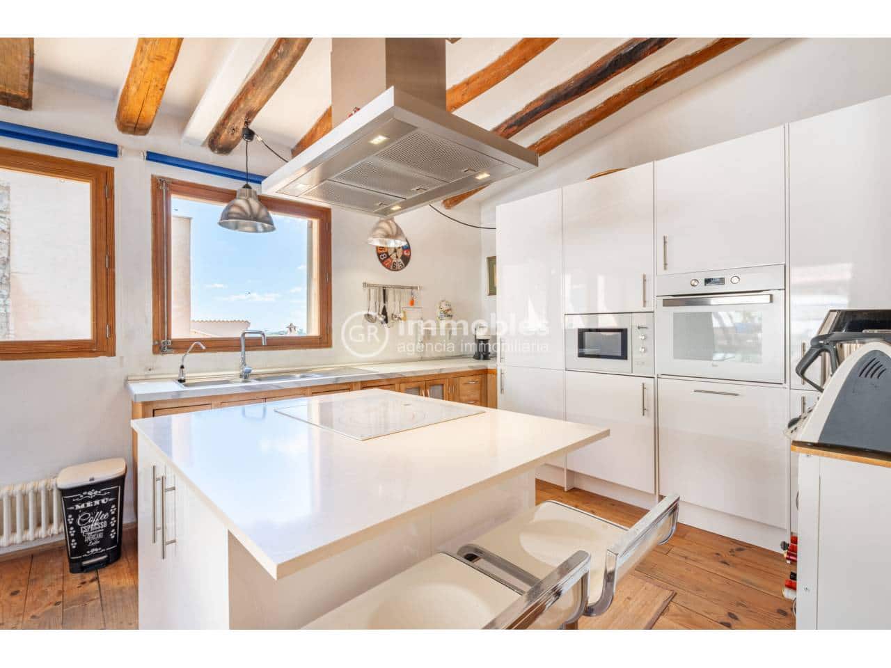 5 makuuhuone Omakotitalo myytävänä paikassa Caimari mukana uima-altaan 
autotalli - 995 000 € (Ref: 9438635)