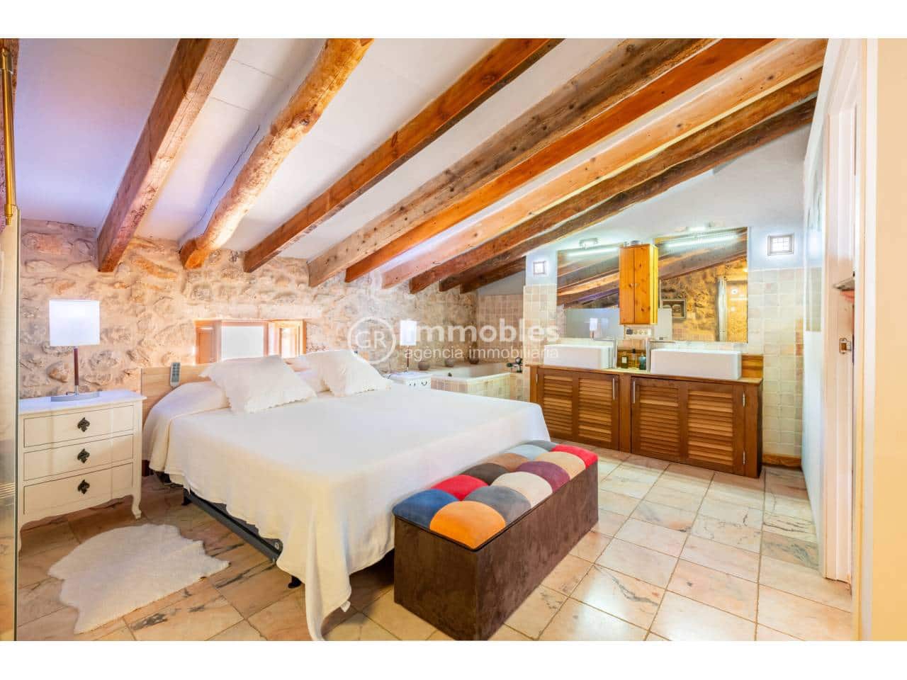 5 makuuhuone Omakotitalo myytävänä paikassa Caimari mukana uima-altaan 
autotalli - 995 000 € (Ref: 9438635)