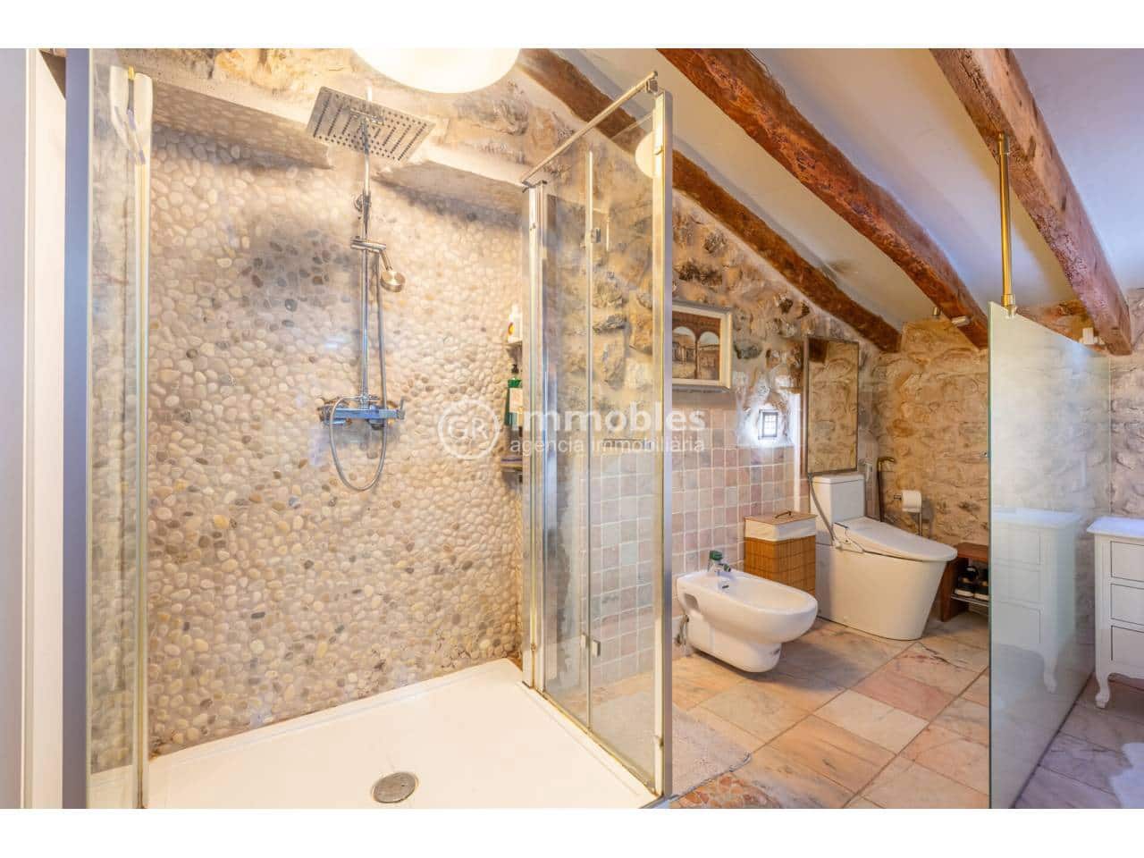 5 makuuhuone Omakotitalo myytävänä paikassa Caimari mukana uima-altaan 
autotalli - 995 000 € (Ref: 9438635)