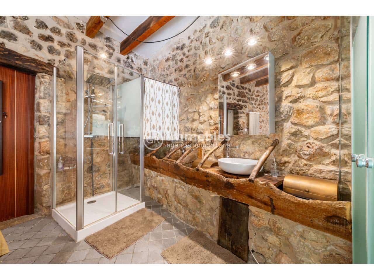 5 makuuhuone Omakotitalo myytävänä paikassa Caimari mukana uima-altaan 
autotalli - 995 000 € (Ref: 9438635)