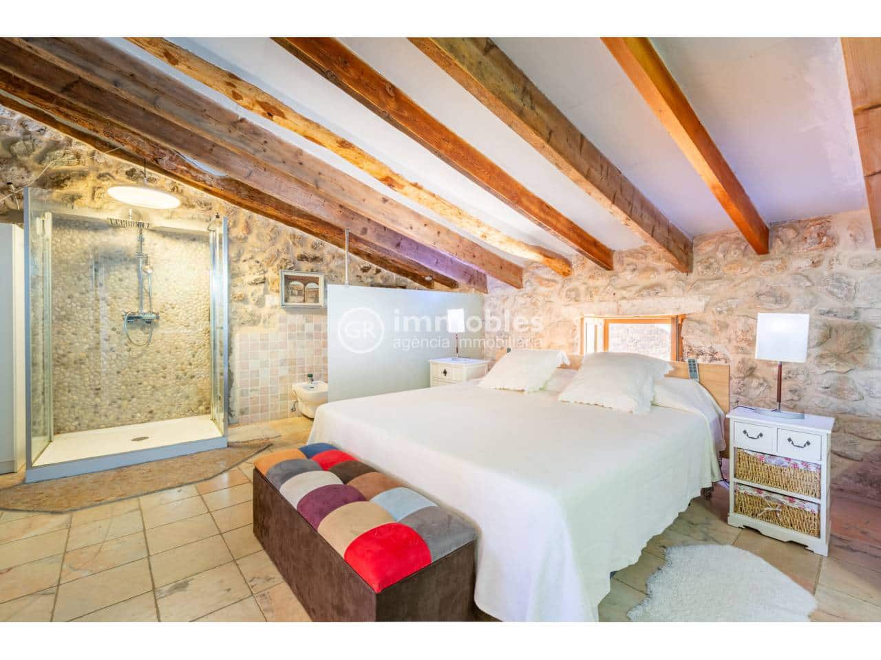 5 makuuhuone Omakotitalo myytävänä paikassa Caimari mukana uima-altaan 
autotalli - 995 000 € (Ref: 9438635)