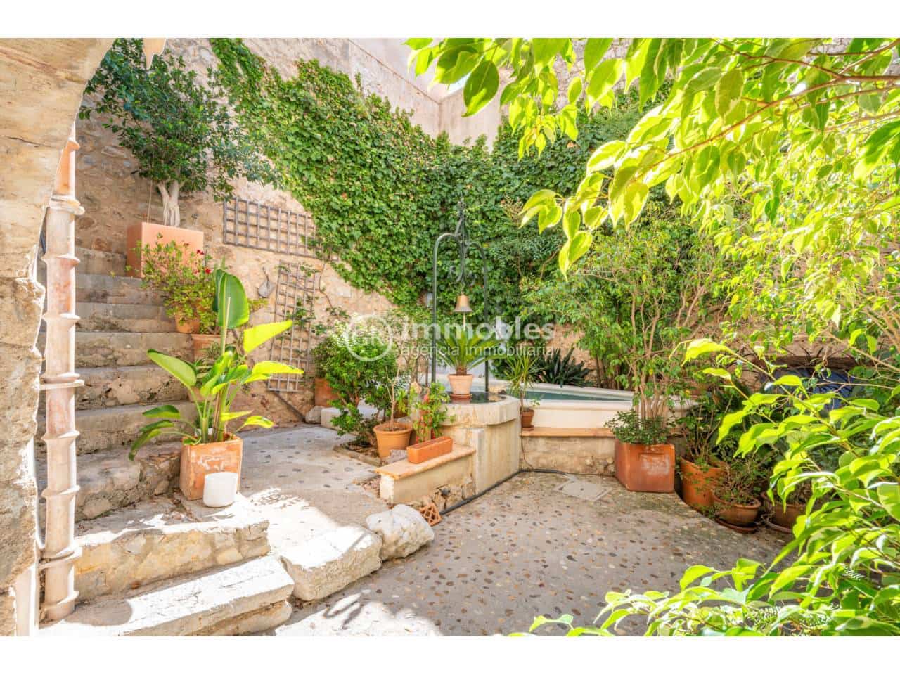 5 makuuhuone Omakotitalo myytävänä paikassa Caimari mukana uima-altaan 
autotalli - 995 000 € (Ref: 9438635)