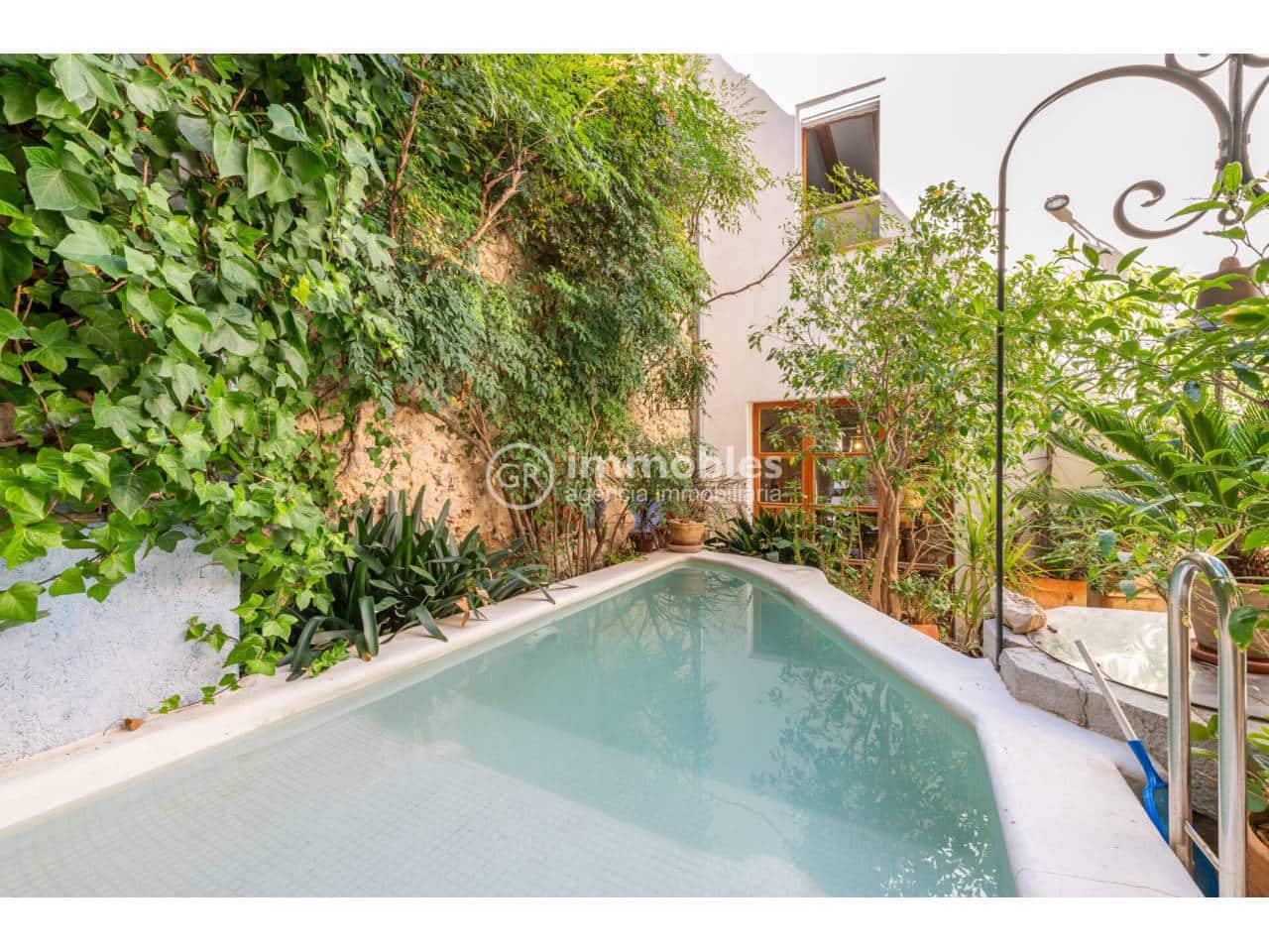 5 makuuhuone Omakotitalo myytävänä paikassa Caimari mukana uima-altaan 
autotalli - 995 000 € (Ref: 9438635)