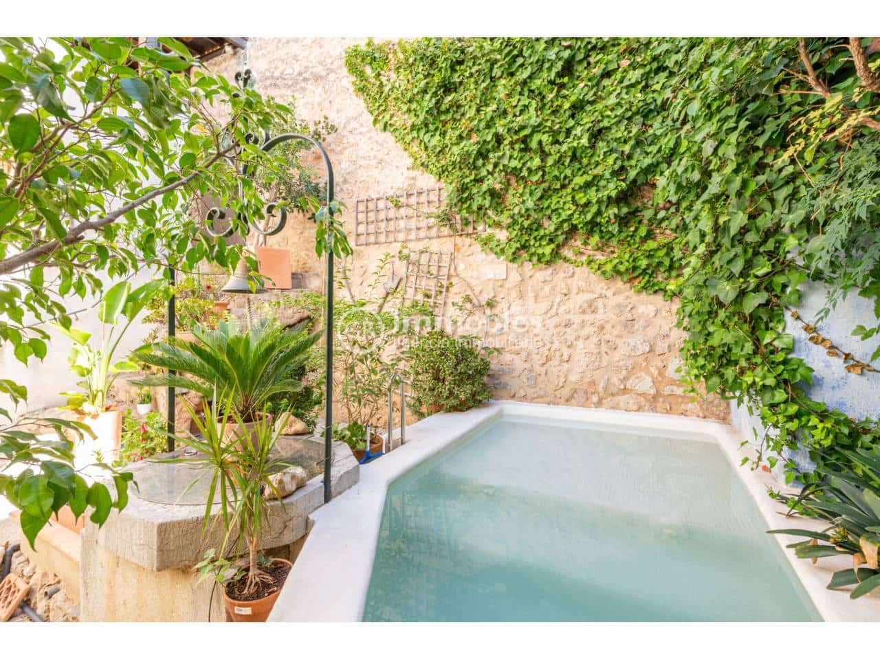 5 makuuhuone Omakotitalo myytävänä paikassa Caimari mukana uima-altaan 
autotalli - 995 000 € (Ref: 9438635)