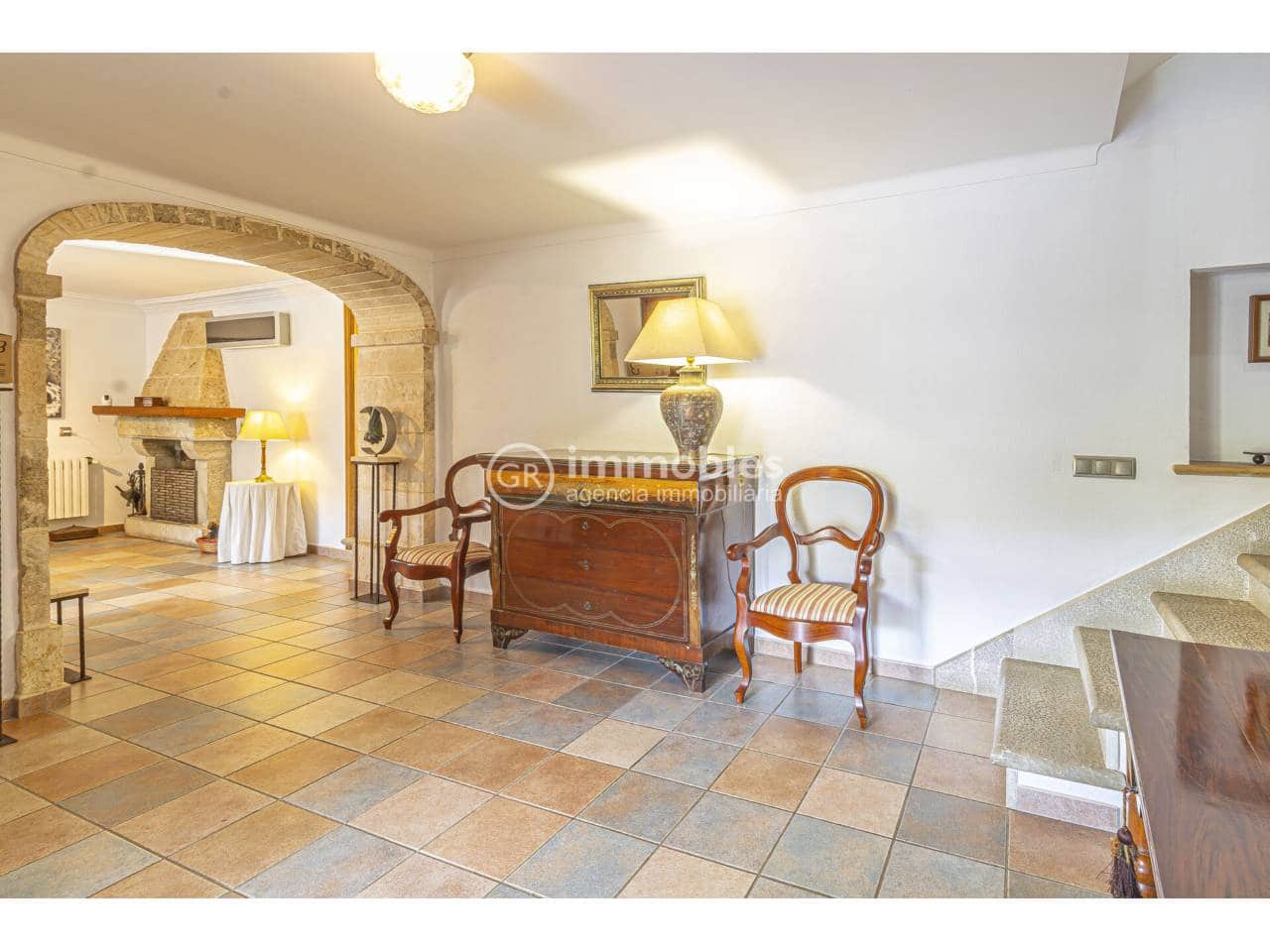 4 bedroom Villa for rent in Alaro with pool garage - € 4,500 (Ref: 9598195)