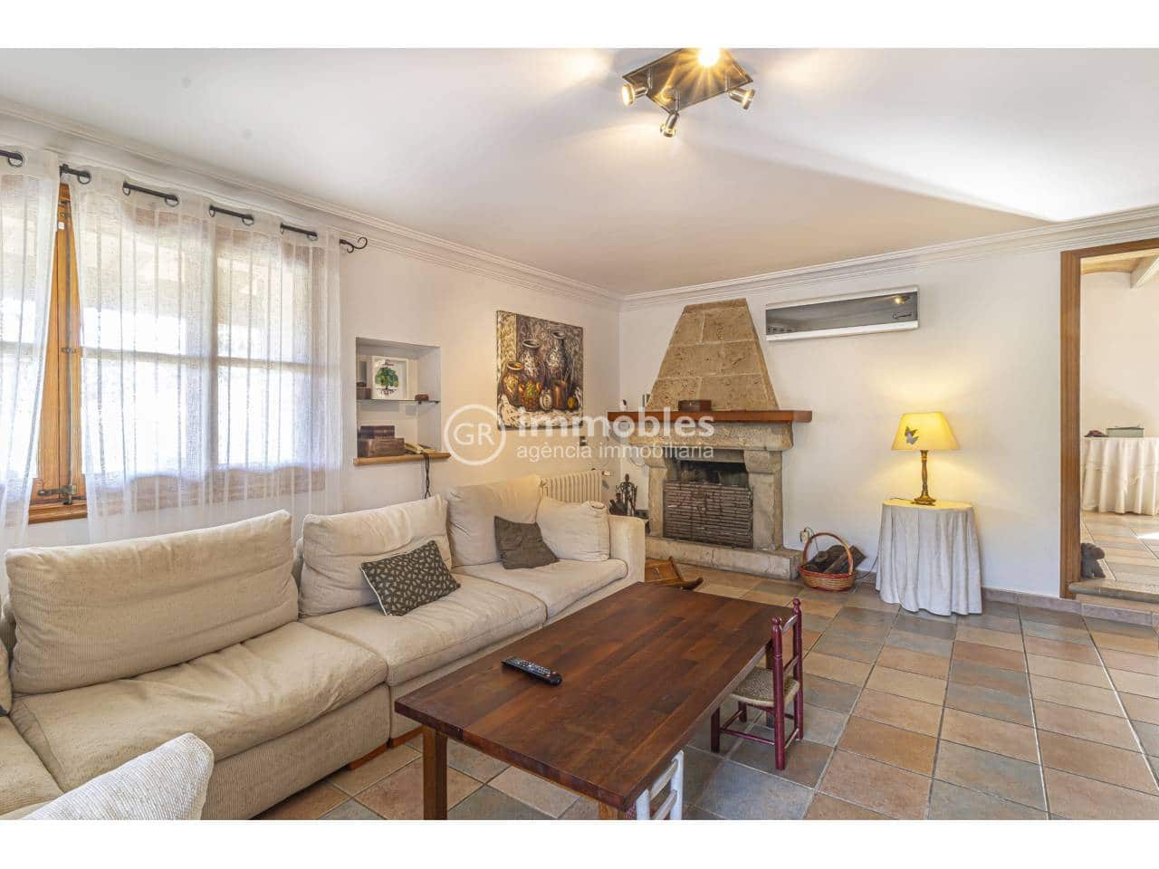 4 bedroom Villa for rent in Alaro with pool garage - € 4,500 (Ref: 9598195)