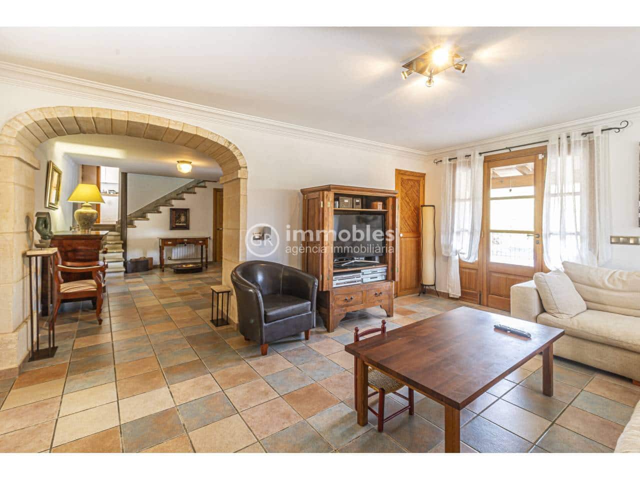 4 bedroom Villa for rent in Alaro with pool garage - € 4,500 (Ref: 9598195)